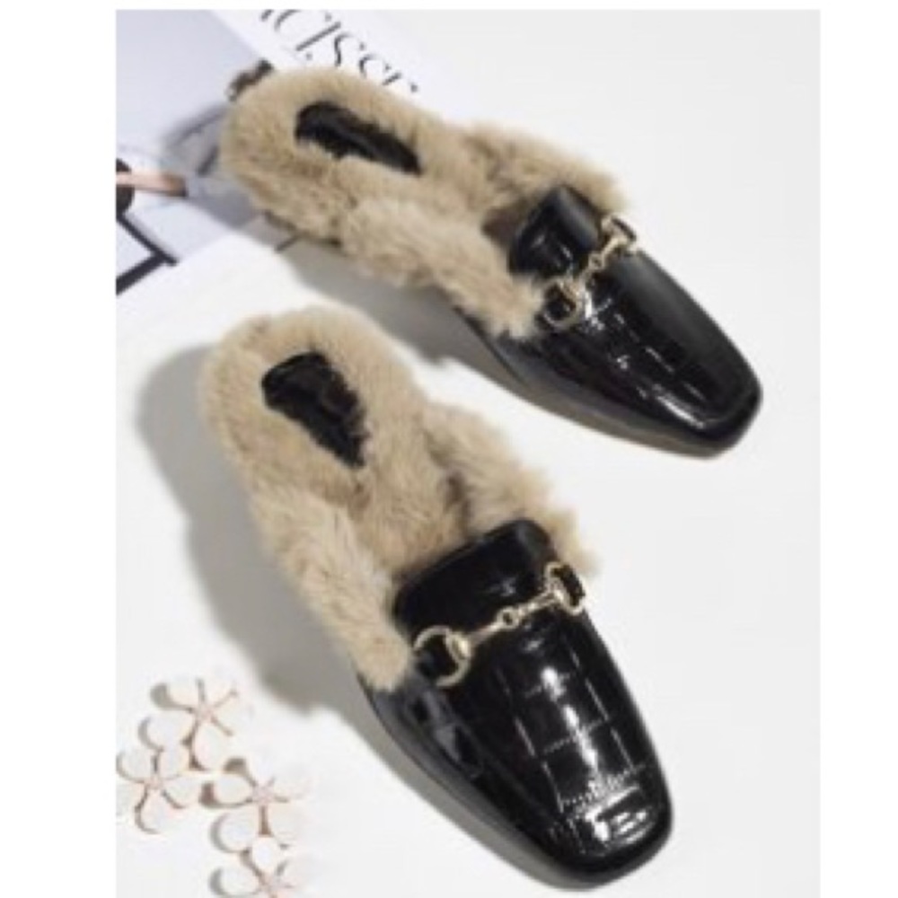 ❗️Not for sale❗️Patent fur flat mules